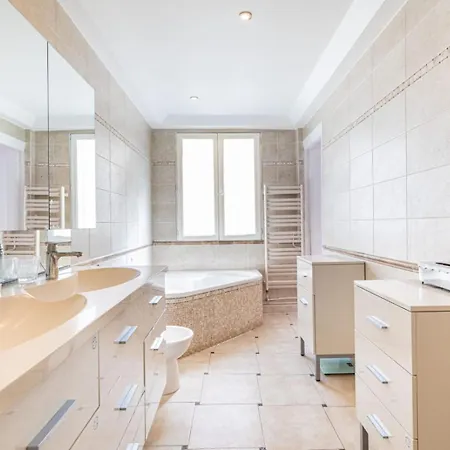 Prestigious Parisian Flat * パリ